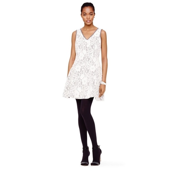 Club Monaco Dresses & Skirts - Club Monaco Ashby Lace Overlay Dress Size 8 Wool White Gray Fit and Flare V Neck